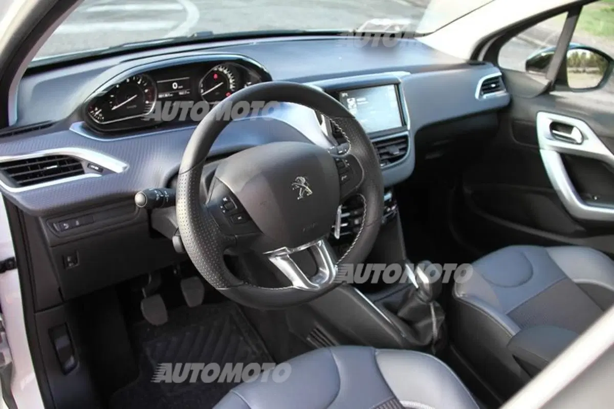Peugeot 208 restyling (46)