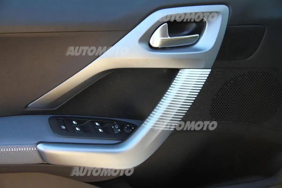 Peugeot 208 restyling (47)
