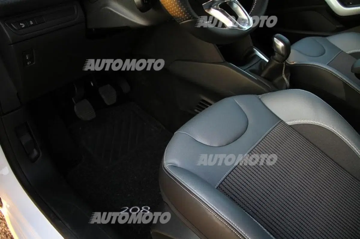 Peugeot 208 restyling (48)