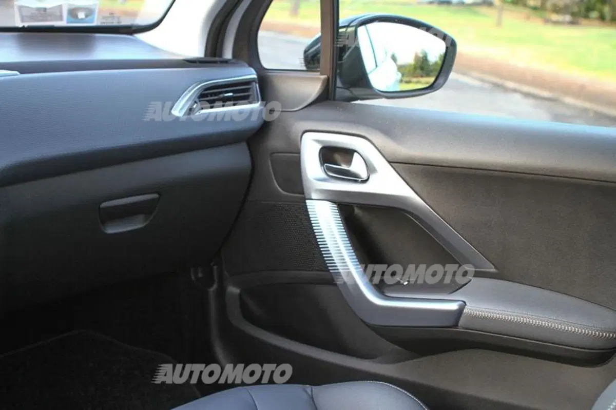 Peugeot 208 restyling (52)