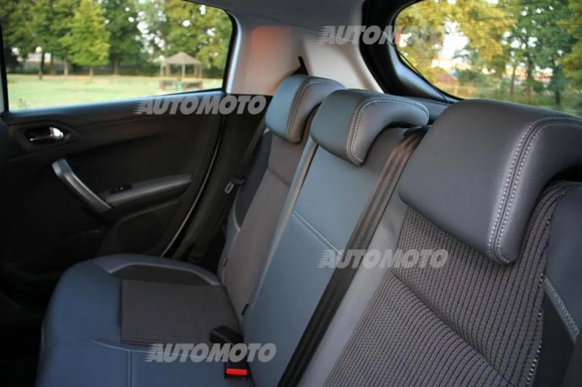 Peugeot 208 restyling (57)