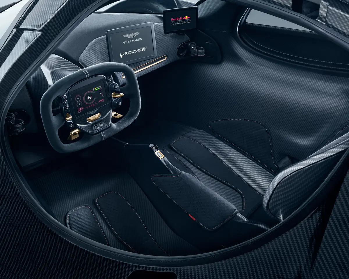 Aston Martin Valkyrie, ecco la versione definitiva (al 95%) (8)
