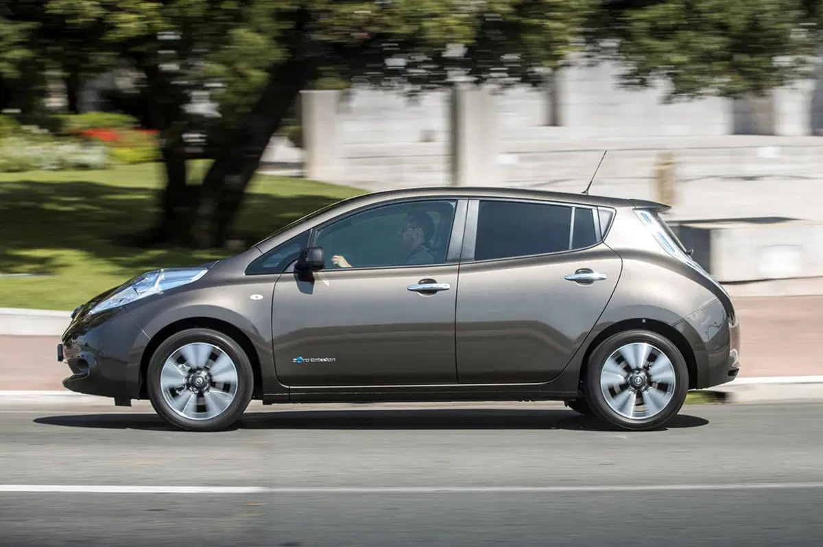 Nissan Leaf my 2016: aumentata l'autonomia (2)