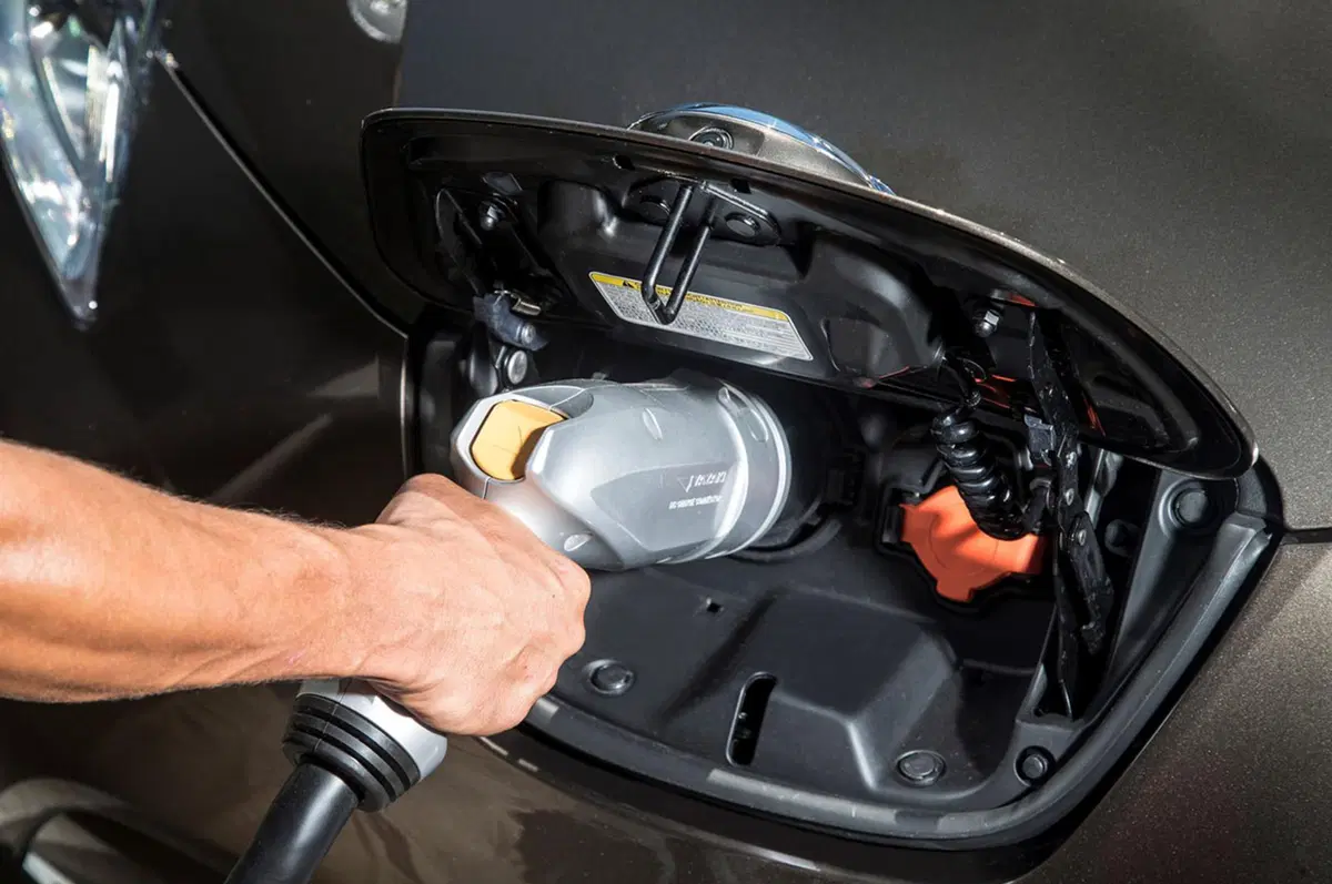 Nissan Leaf my 2016: aumentata l'autonomia (6)