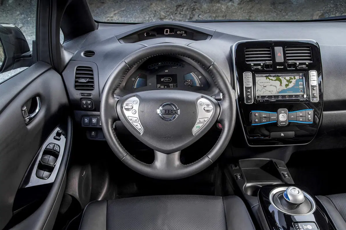 Nissan Leaf my 2016: aumentata l'autonomia (9)