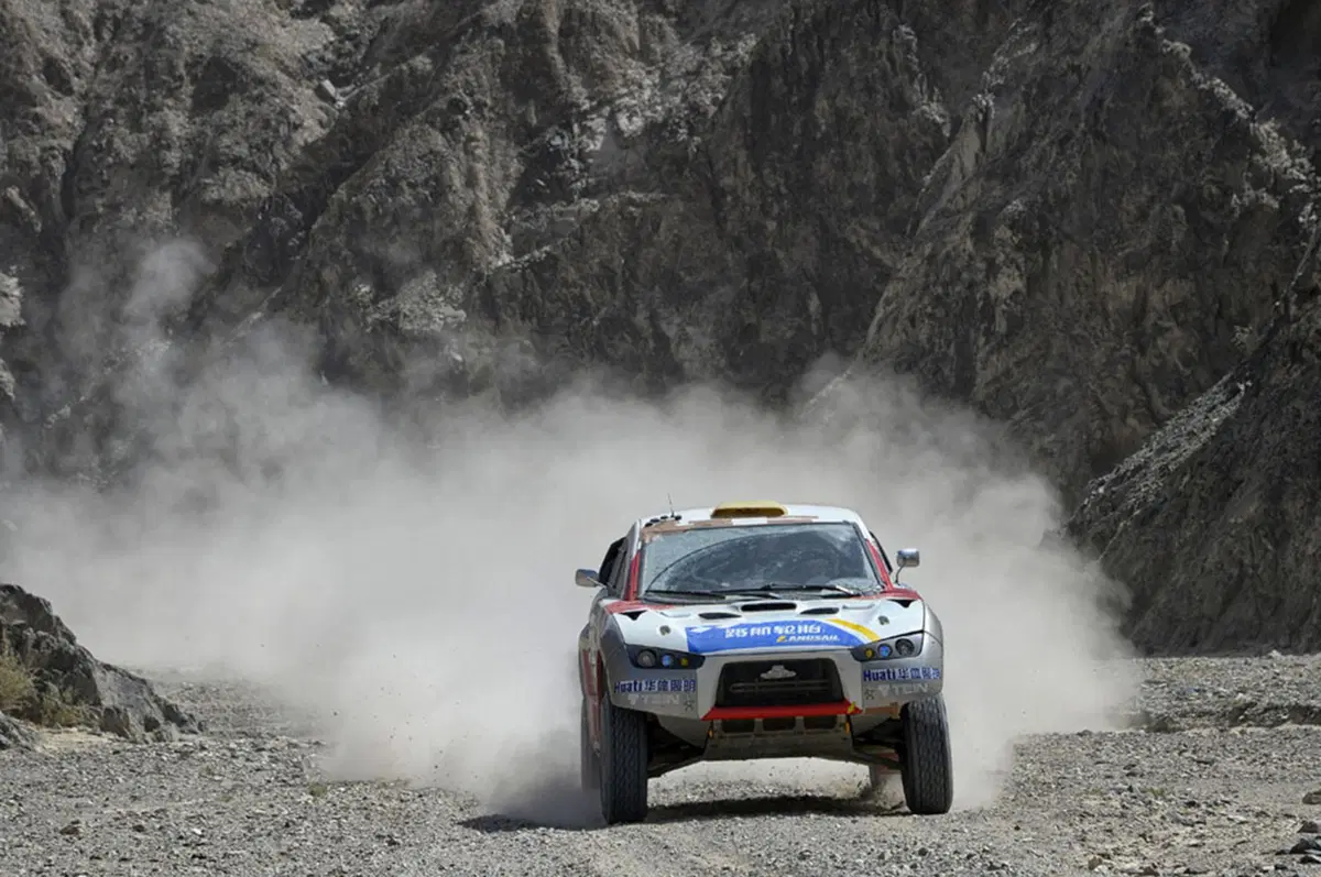 Peterhansel e Peugeot 2008 DKR conquistano la Cina (2)