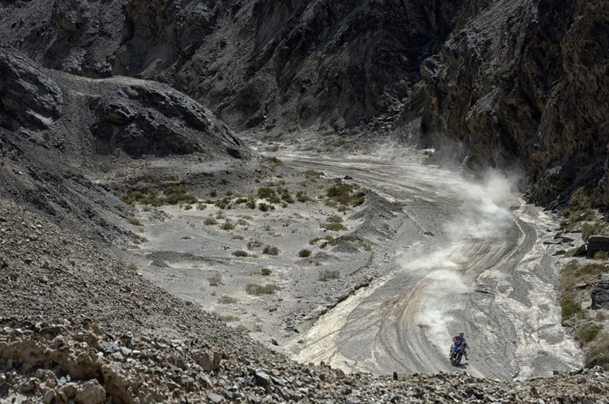 Peterhansel e Peugeot 2008 DKR conquistano la Cina (6)
