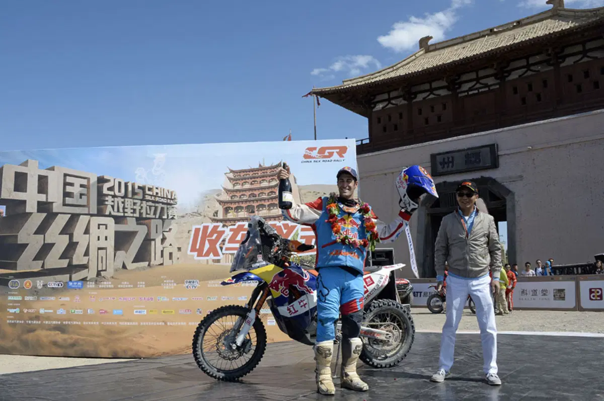 Peterhansel e Peugeot 2008 DKR conquistano la Cina (11)
