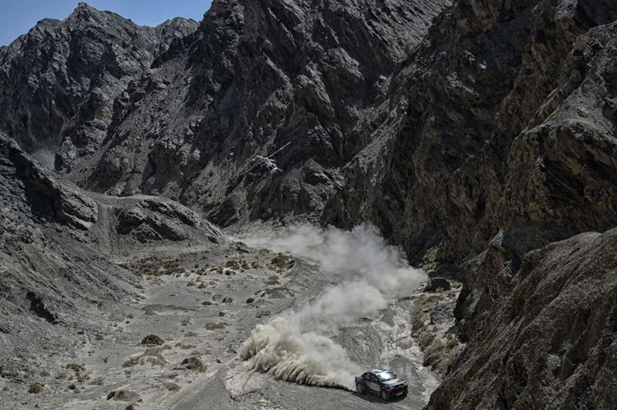 Peterhansel e Peugeot 2008 DKR conquistano la Cina (12)