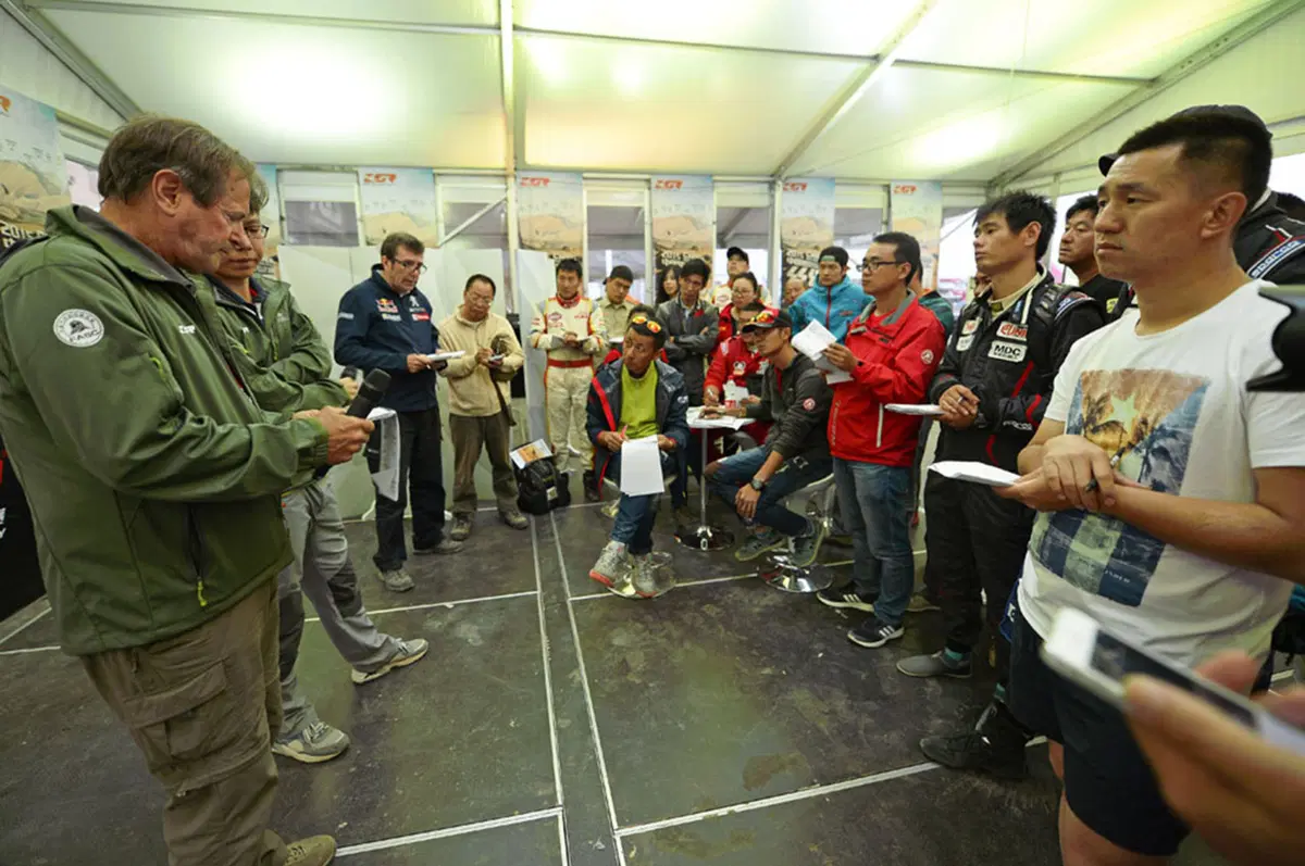 Peterhansel e Peugeot 2008 DKR conquistano la Cina (14)