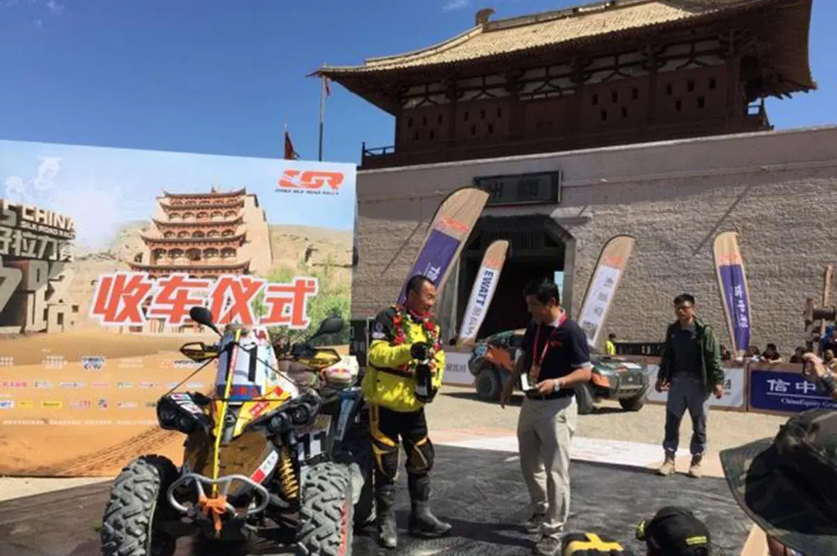 Peterhansel e Peugeot 2008 DKR conquistano la Cina (15)