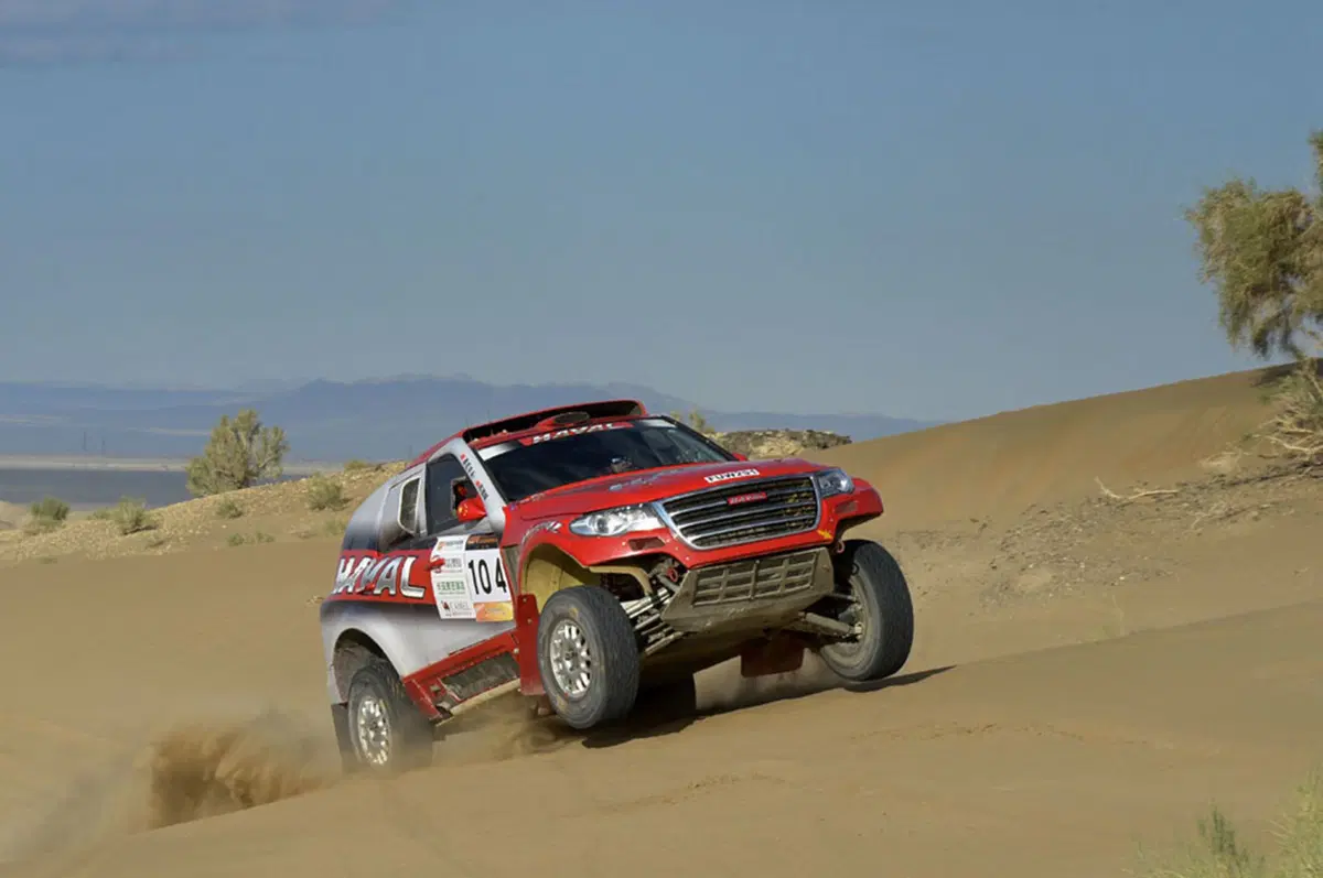 Peterhansel e Peugeot 2008 DKR conquistano la Cina (16)