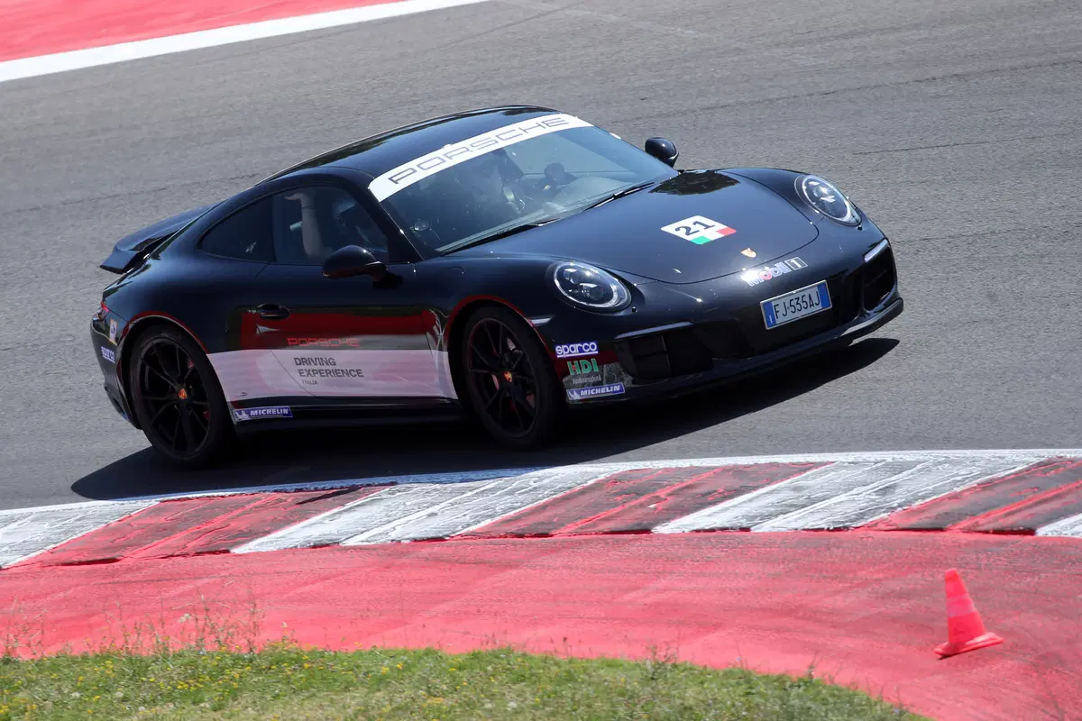 Porsche 911 GTS e Michelin Pilot Sport, in pista a Misano  (3)
