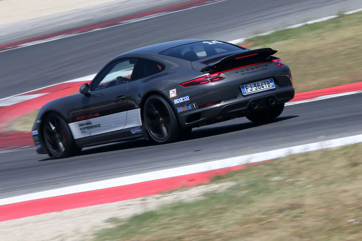 Porsche 911 GTS e Michelin Pilot Sport, in pista a Misano  (4)