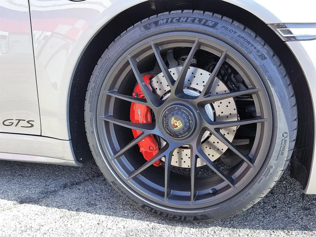 Porsche 911 GTS e Michelin Pilot Sport, in pista a Misano 
