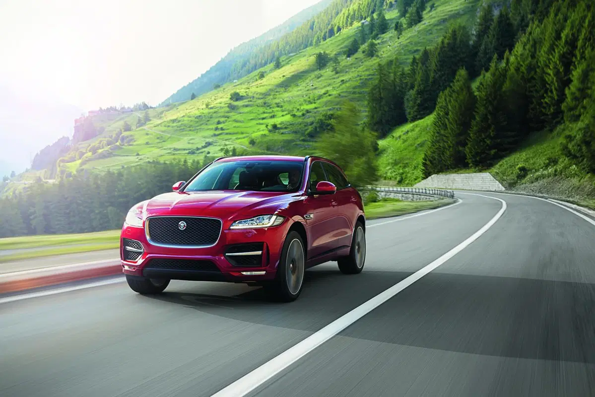 Jaguar F-Pace: lanciata la sfida a Porsche Macan