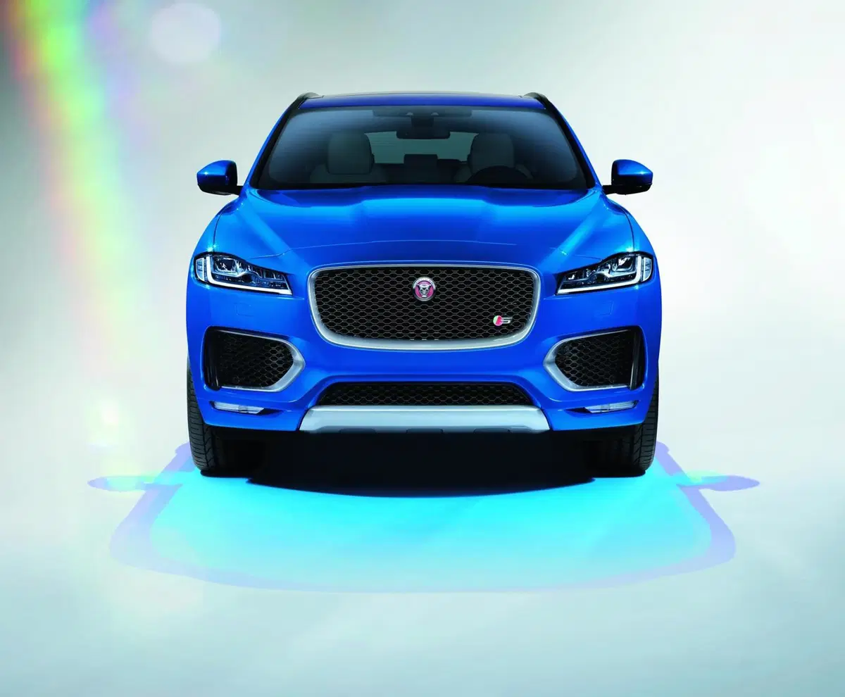 Jaguar F-Pace: lanciata la sfida a Porsche Macan (2)