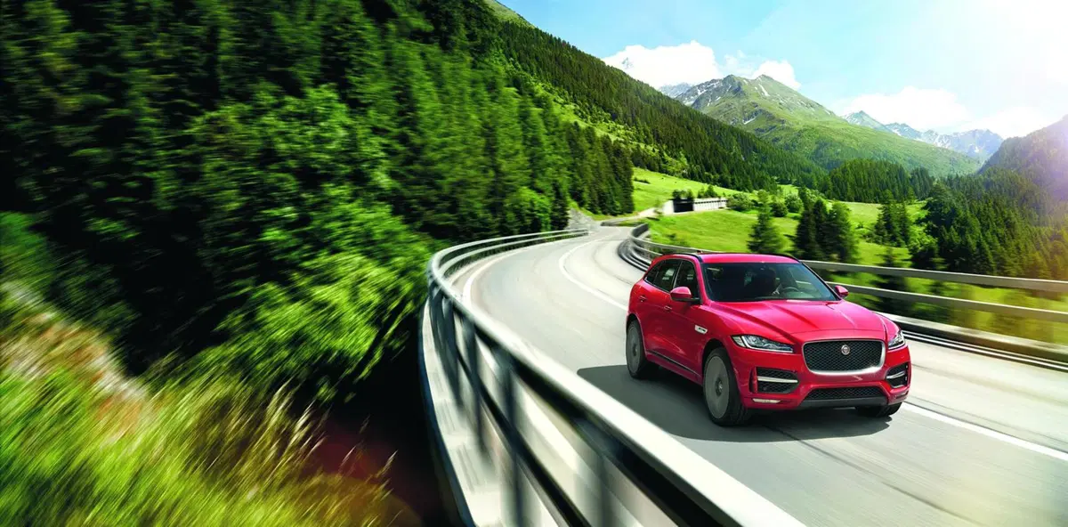 Jaguar F-Pace: lanciata la sfida a Porsche Macan (4)