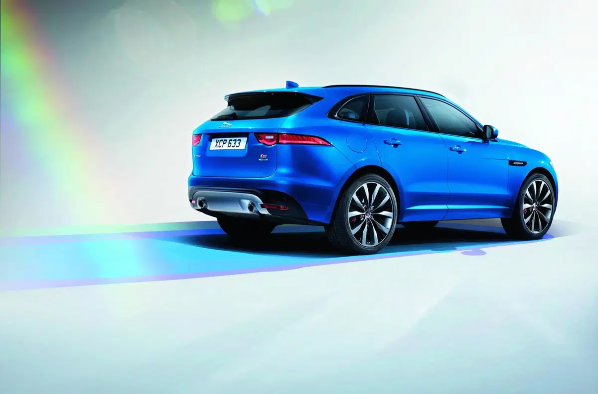 Jaguar F-Pace: lanciata la sfida a Porsche Macan (6)