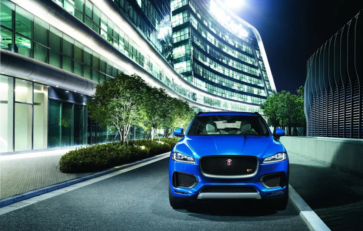 Jaguar F-Pace: lanciata la sfida a Porsche Macan (8)