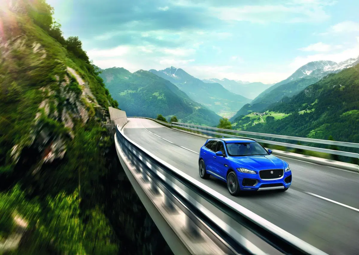 Jaguar F-Pace: lanciata la sfida a Porsche Macan (13)