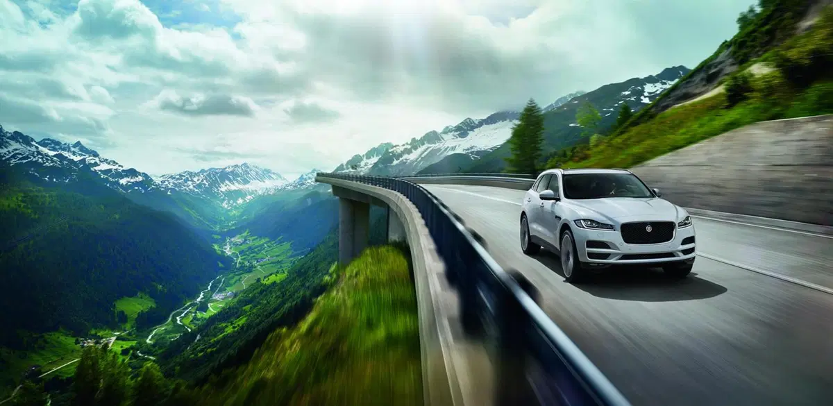 Jaguar F-Pace: lanciata la sfida a Porsche Macan (16)
