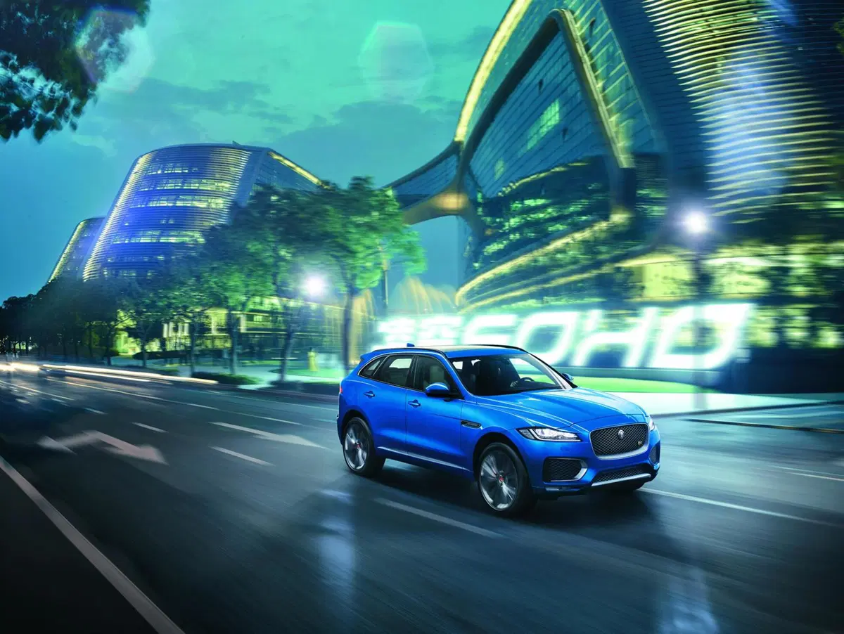 Jaguar F-Pace: lanciata la sfida a Porsche Macan (17)