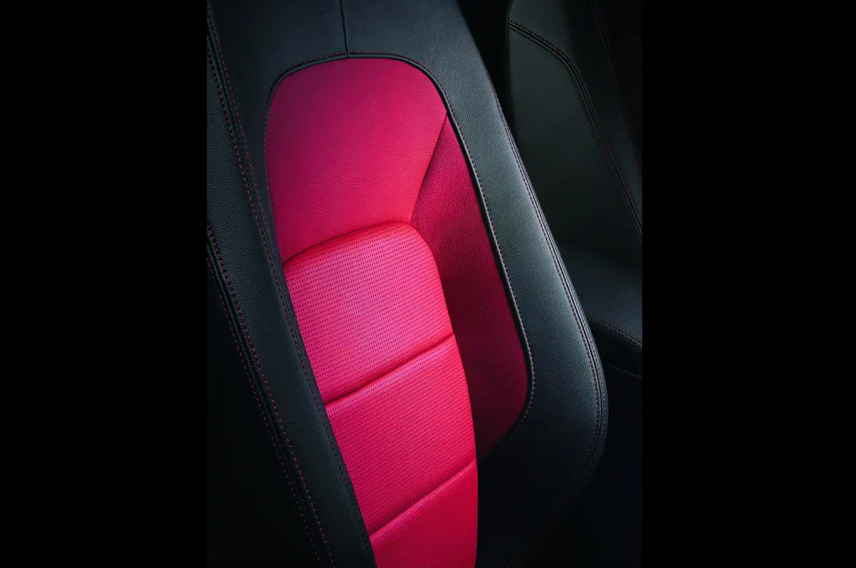 Jaguar F-Pace: lanciata la sfida a Porsche Macan (18)