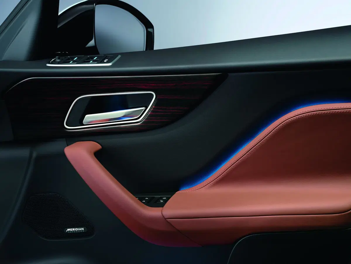 Jaguar F-Pace: lanciata la sfida a Porsche Macan (25)