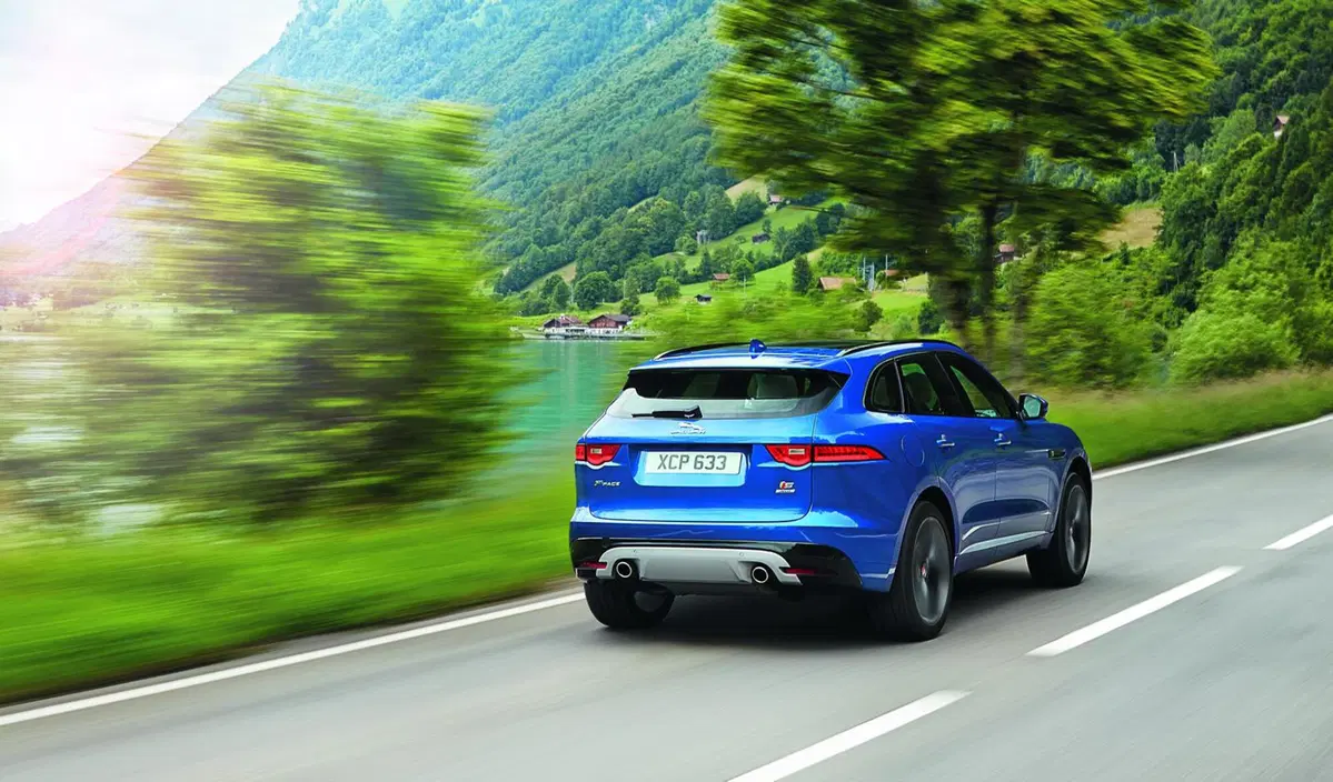 Jaguar F-Pace: lanciata la sfida a Porsche Macan (26)