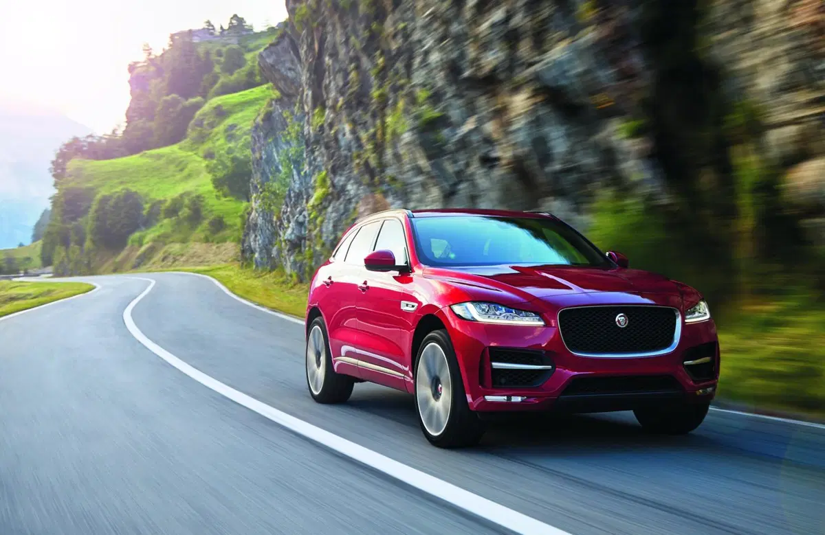 Jaguar F-Pace: lanciata la sfida a Porsche Macan (29)