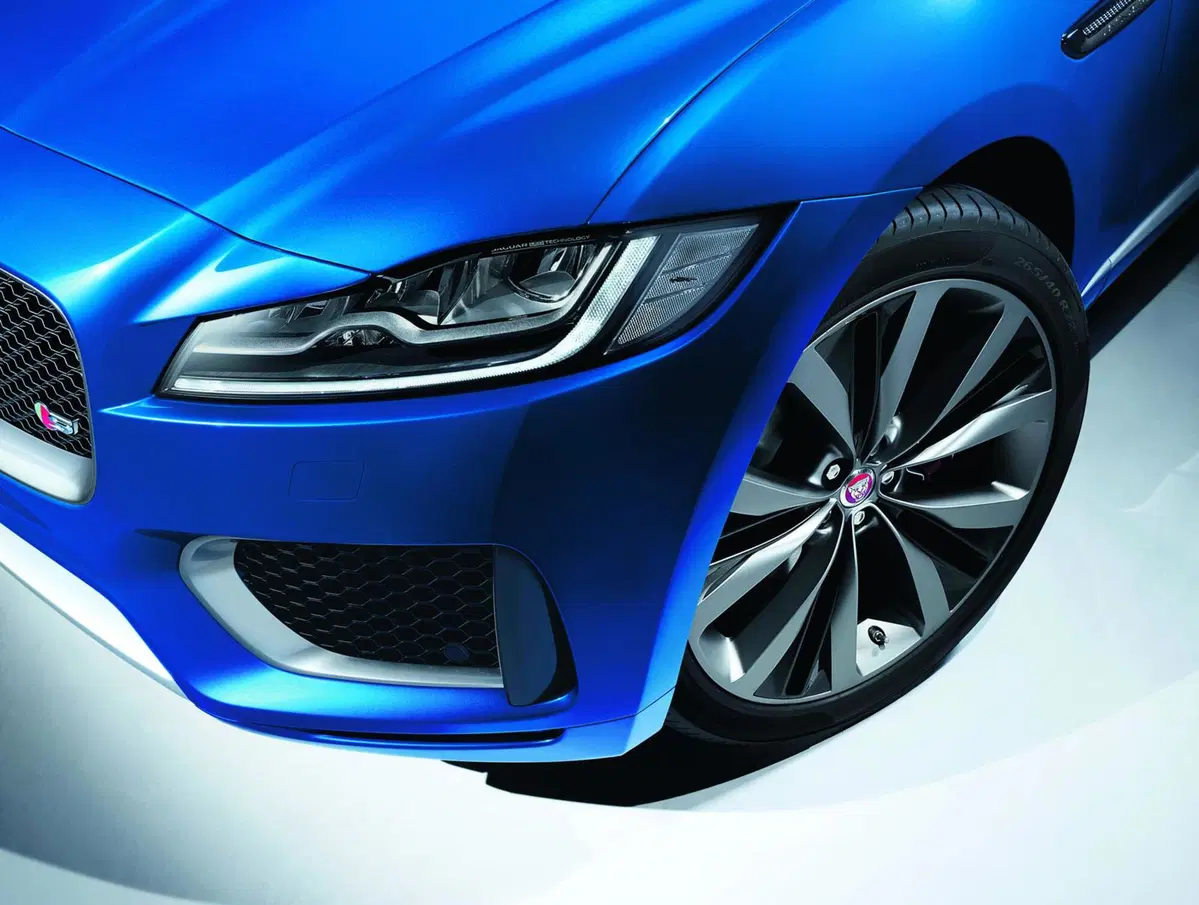 Jaguar F-Pace: lanciata la sfida a Porsche Macan (33)