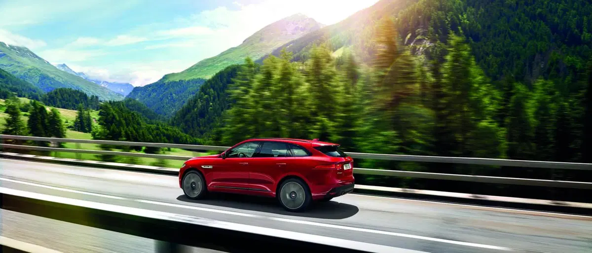 Jaguar F-Pace: lanciata la sfida a Porsche Macan (34)