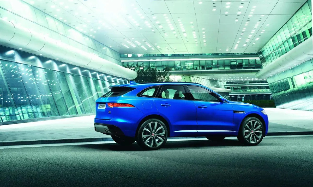 Jaguar F-Pace: lanciata la sfida a Porsche Macan (35)