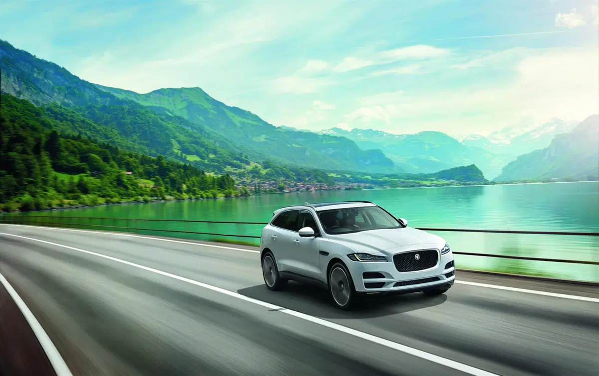 Jaguar F-Pace: lanciata la sfida a Porsche Macan (36)