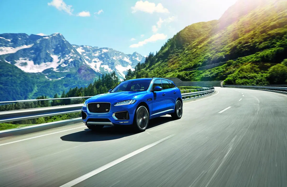 Jaguar F-Pace: lanciata la sfida a Porsche Macan (38)