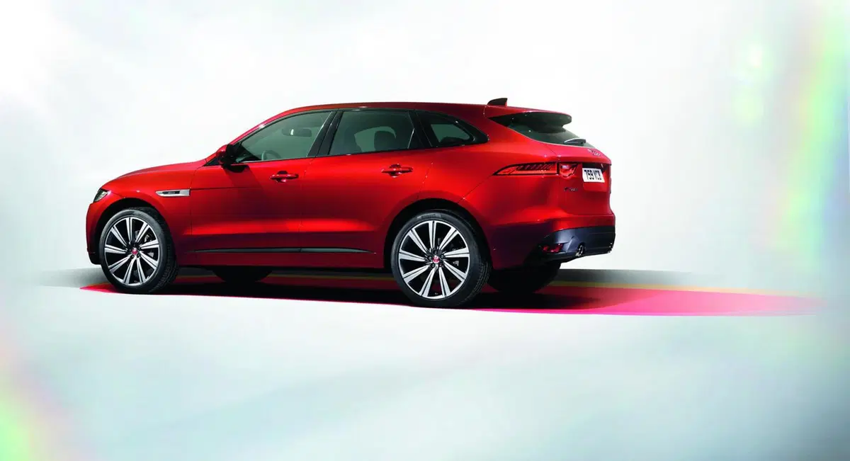 Jaguar F-Pace: lanciata la sfida a Porsche Macan (43)