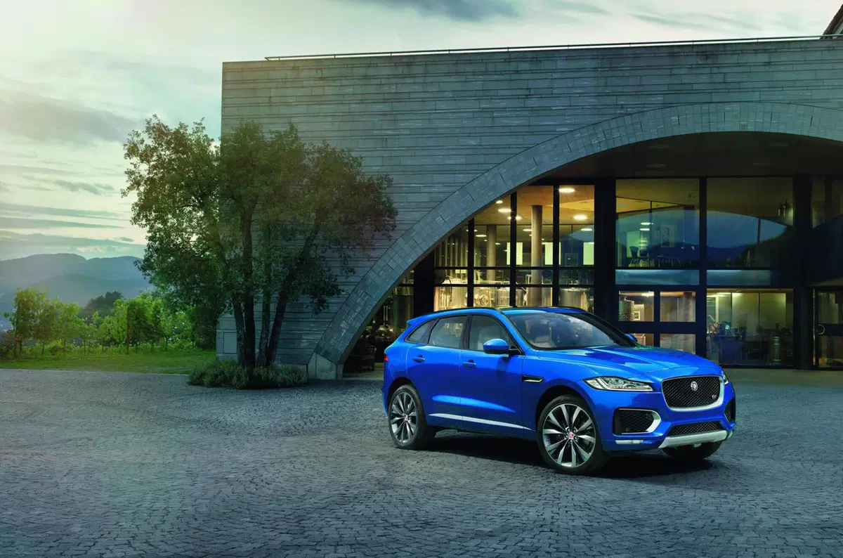 Jaguar F-Pace: lanciata la sfida a Porsche Macan (45)