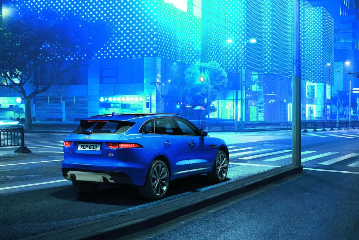 Jaguar F-Pace: lanciata la sfida a Porsche Macan (49)