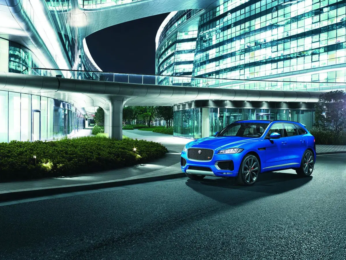 Jaguar F-Pace: lanciata la sfida a Porsche Macan (51)
