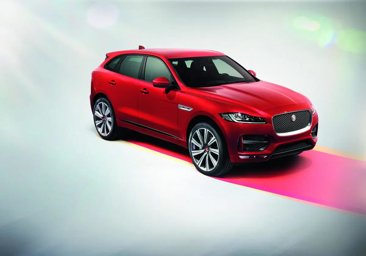 Jaguar F-Pace: lanciata la sfida a Porsche Macan (52)