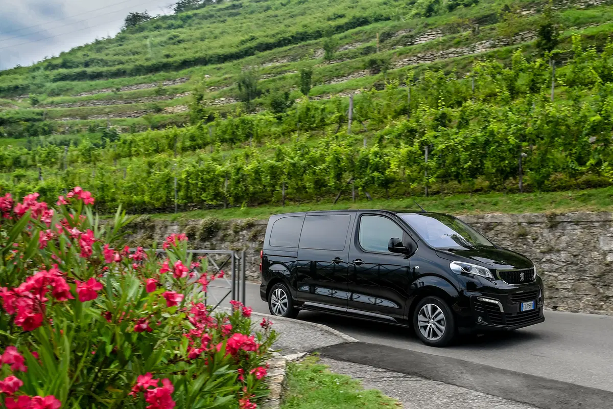 Peugeot Traveller: moderno e funzionale [Video Primo Test] (4)