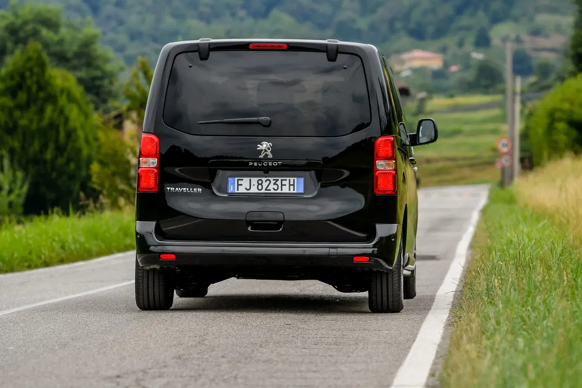 Peugeot Traveller: moderno e funzionale [Video Primo Test] (2)