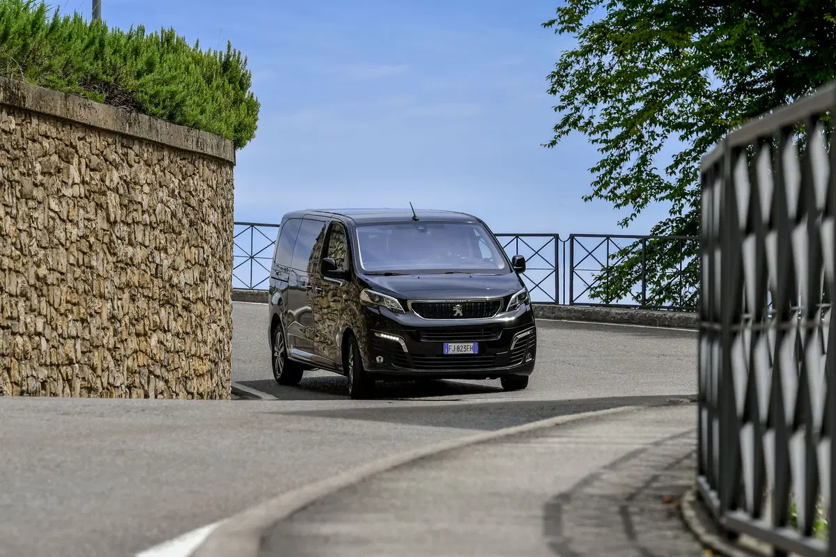 Peugeot Traveller: moderno e funzionale [Video Primo Test] (20)
