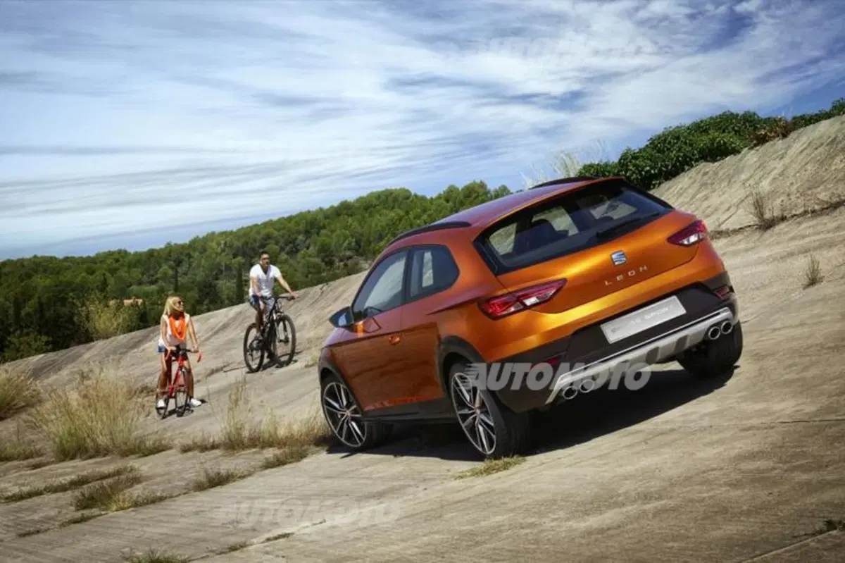 Seat Leon Cross Sport, la Cupra diventa SUV (19)