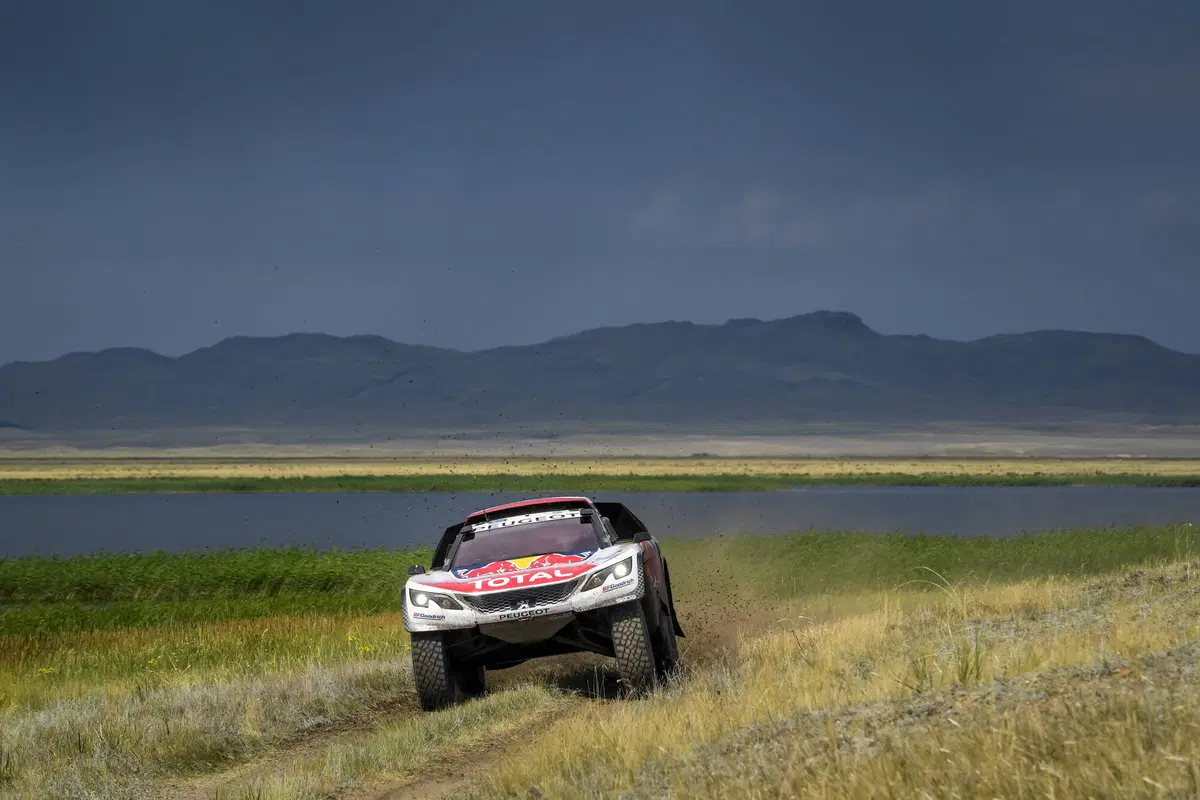 Silk Way Rally 2017. Loeb (Peugeot) “primissimo” a metà strada (10)