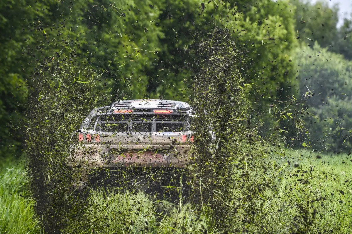 Silk Way Rally 2017. Loeb (Peugeot) “primissimo” a metà strada (9)
