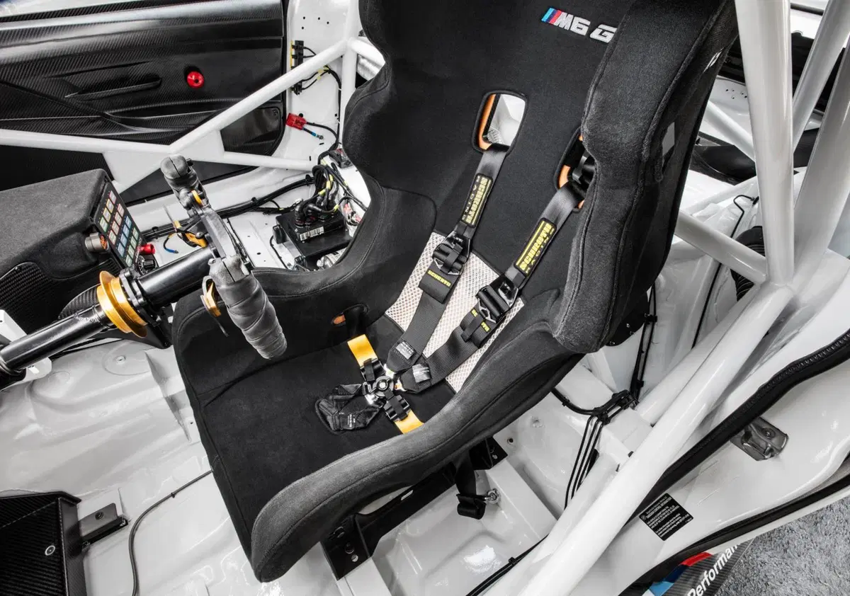 BMW: M6 GT3 e Coupé Competition Edition per stupire (11)