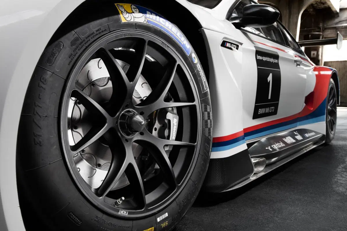 BMW: M6 GT3 e Coupé Competition Edition per stupire (15)