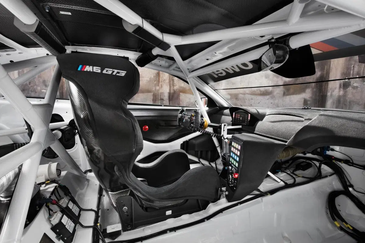 BMW: M6 GT3 e Coupé Competition Edition per stupire (16)